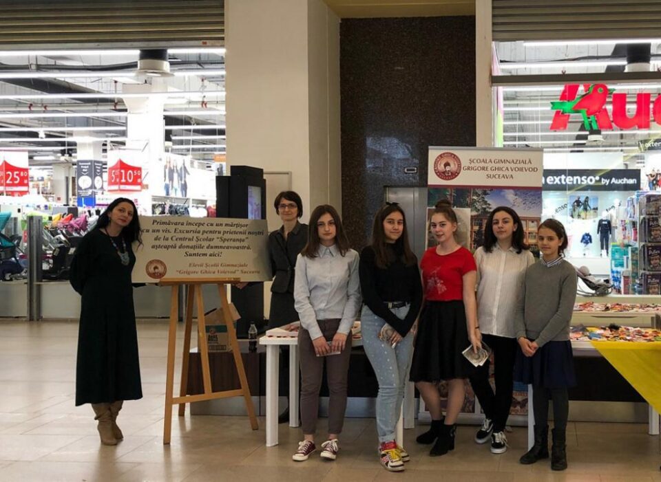 Târg caritabil de mărțișoare, organizat de Școala Gimnazială „Grigore Ghica Voievod” la Iulius Mall
