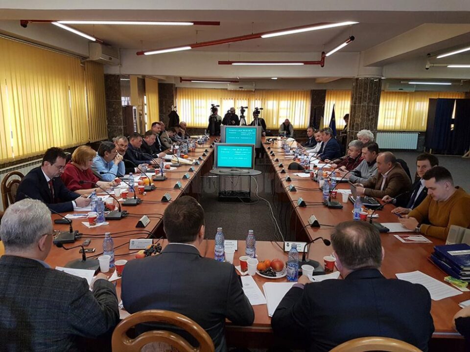 Proiectul de amenajare a 4.400 de parcari rezidențiale, respins a șaptea oară, în lipsa unui singur vot pentru