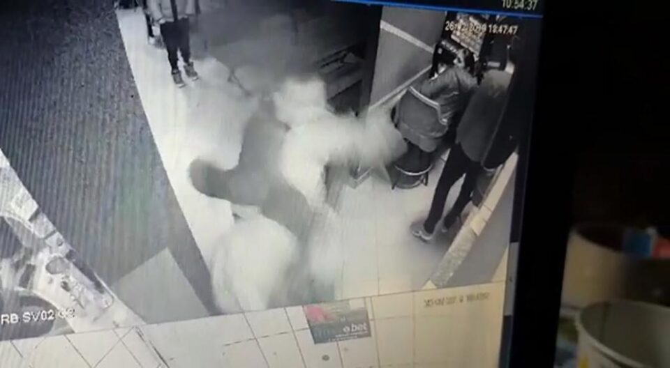 Scandal și bătaie într-un bar de pe cea mai rău famată stradă în Burdujeni