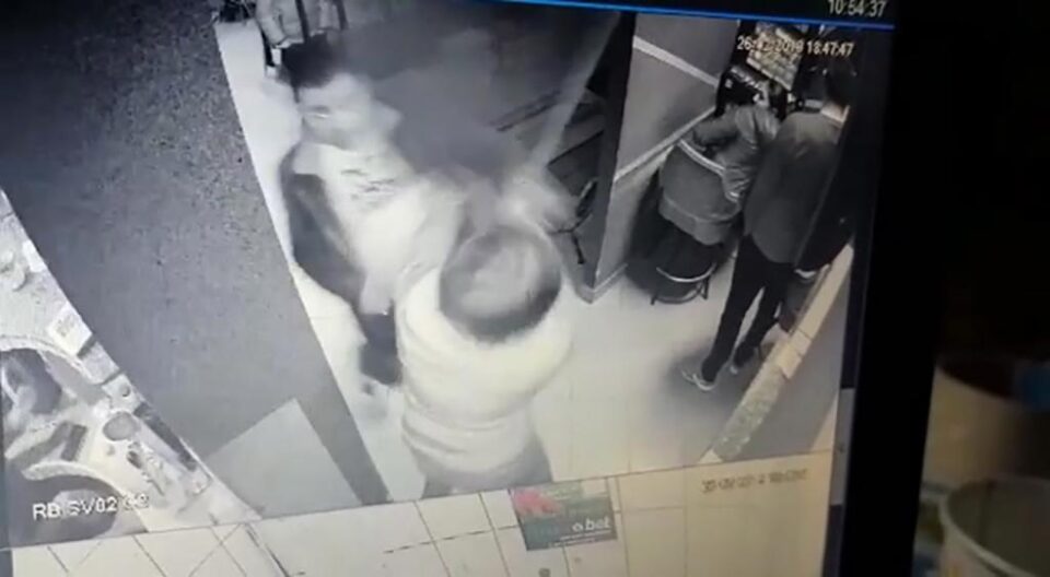 Scenele violente surprinse în interior