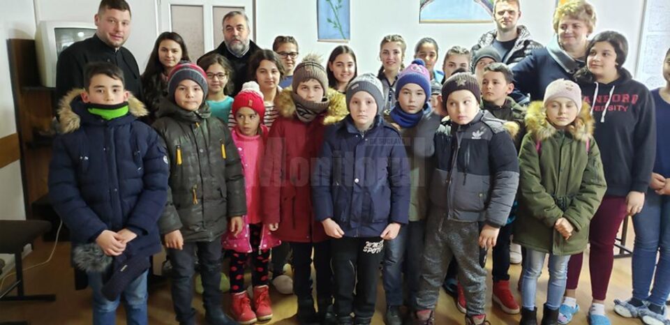 Copiii din parohia Leucușești învață bunătatea și fac din milostenie o pasiune