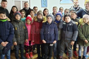 Copiii din parohia Leucușești învață bunătatea și fac din milostenie o pasiune
