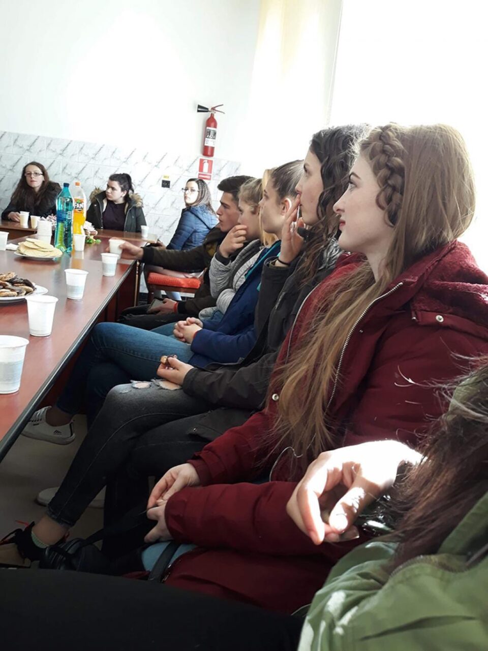 Bolnavii din spitalul municipal câmpulungean, vizitați în prima zi de Mărțișor de elevi ai Colegiului Silvic „Bucovina”
