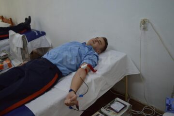 Elevii militari, împreună cu preoții din Câmpulung, au donat sânge pentru a salva vieți
