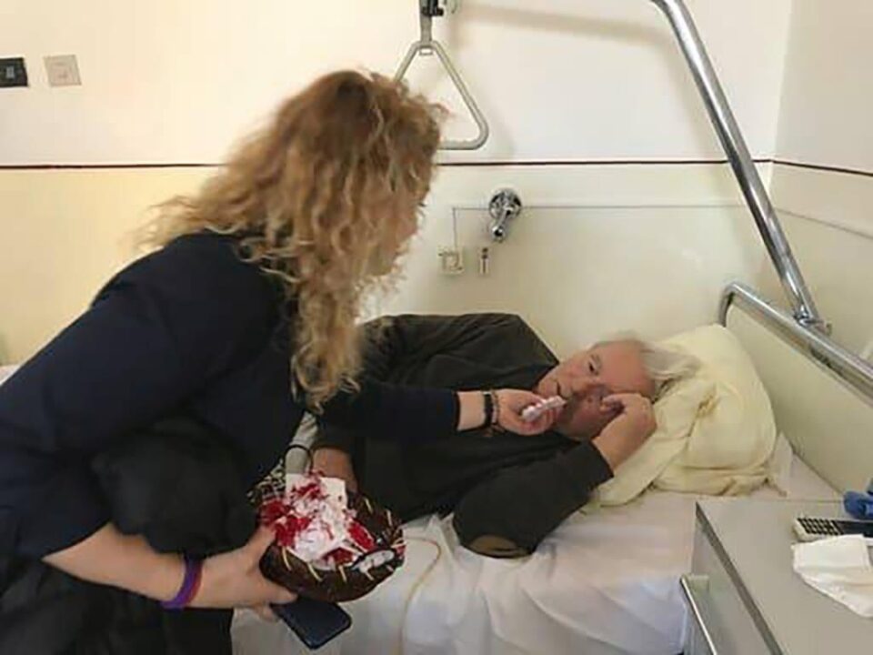 Bolnavii din spitalul municipal câmpulungean, vizitați în prima zi de Mărțișor de elevi ai Colegiului Silvic „Bucovina”