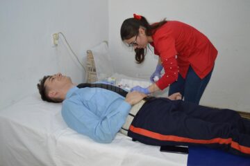 Elevii militari, împreună cu preoții din Câmpulung, au donat sânge