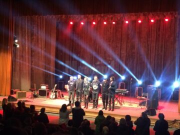 Direcția 5 și Alina Crișan, „prințesa rock-and-roll”, concert „În culori”, pe scena suceveană