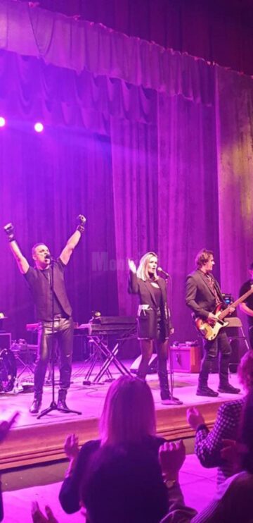 Direcția 5 și Alina Crișan, „prințesa rock-and-roll”, concert „În culori”, pe scena suceveană