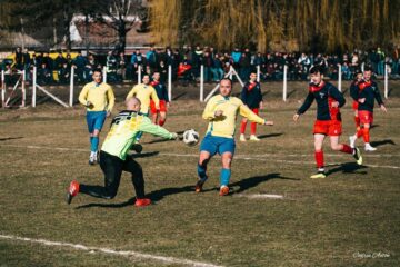 Meciul dintre Șomuzul Preutesti și Zimbru Siret a beneficiat de o asistență numeroasă. Foto Codrin Anton