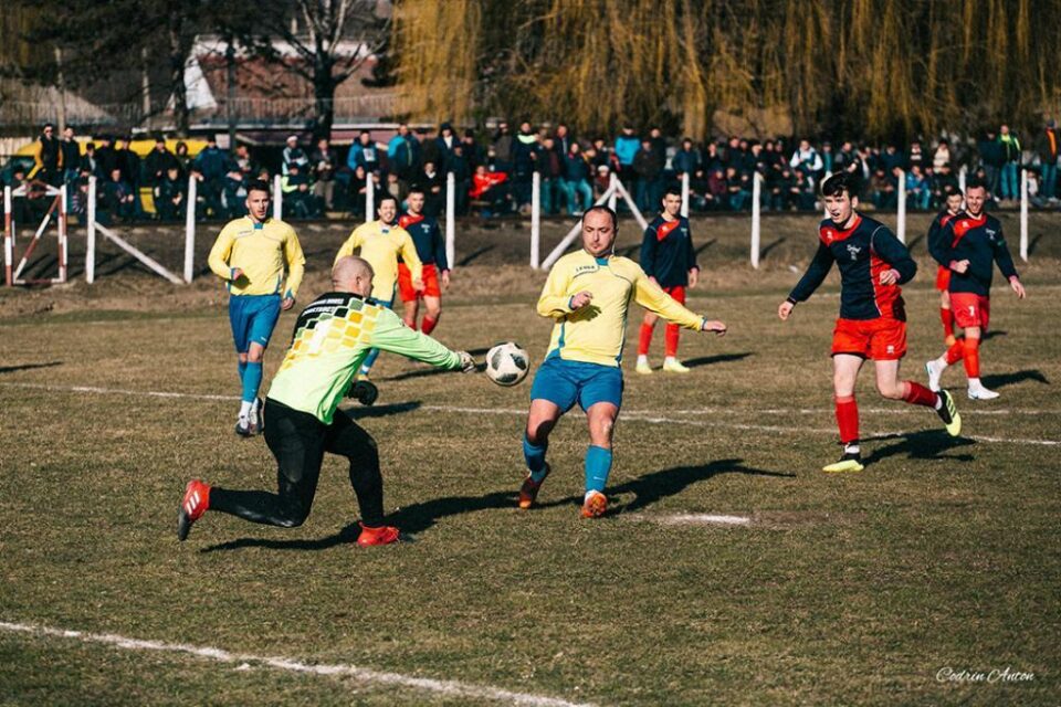 Meciul dintre Șomuzul Preutesti și Zimbru Siret a beneficiat de o asistență numeroasă. Foto Codrin Anton Meciul dintre Șomuzul Preutesti și Zimbru Siret a beneficiat de o asistență numeroasă. Foto Codrin Anton