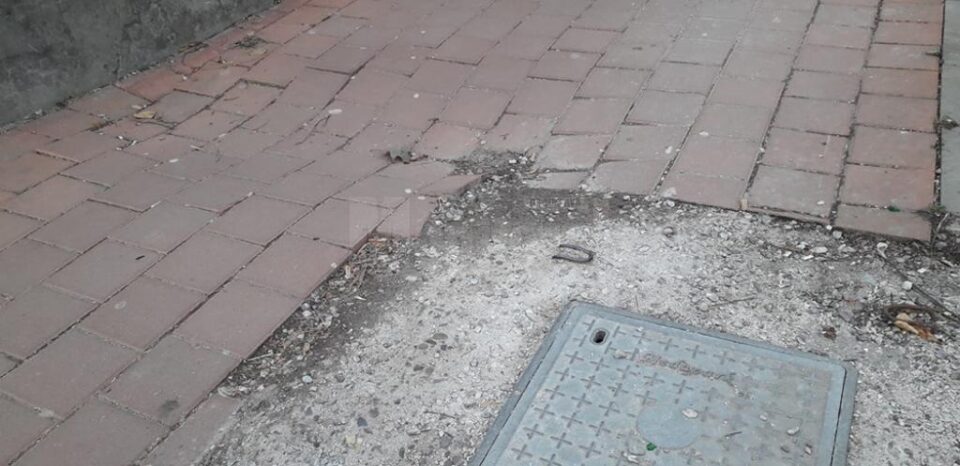 Apometrul se afla pe trotuar, la doi metri de vechiul bransament