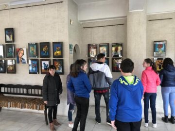 Expoziția ”Flori pentru Flori”, a maestrului Radu Bercea, vernisată la Gura Humorului