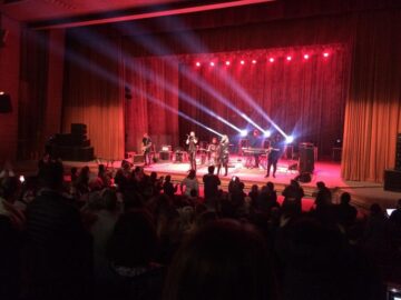 Direcția 5 și Alina Crișan, „prințesa rock-and-roll”, concert „În culori”, pe scena suceveană