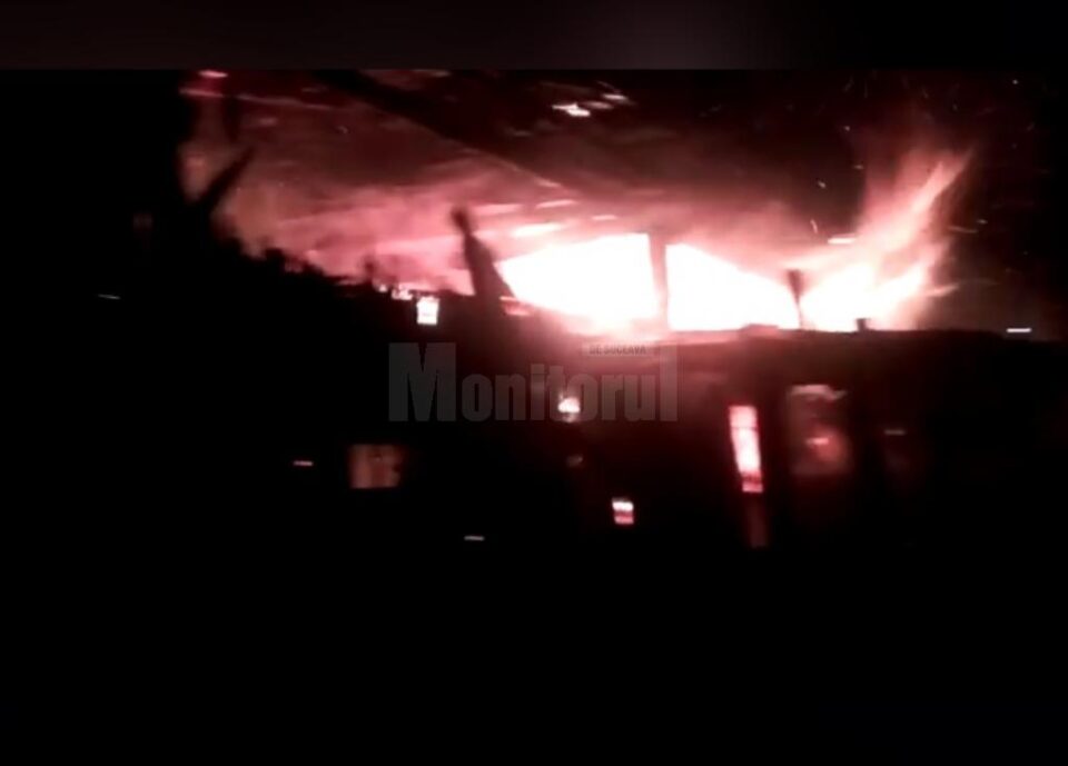 Gospodărie afectată de un puternic incendiu, la Vama Gospodărie afectată de un puternic incendiu, la Vama
