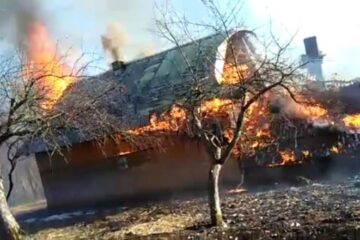 Gospodărie mistuită de flăcările pornite de la „curățenia de primăvară” din grădină