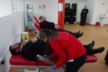 Preoți donatori de sânge