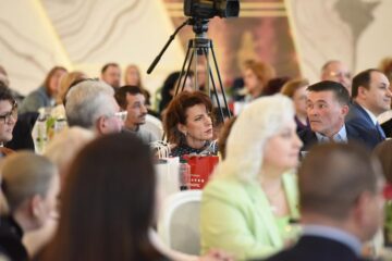 „Succesul înseamnă empatie, respect față de profesie și echilibristica extraordinară între rolurile de gen”