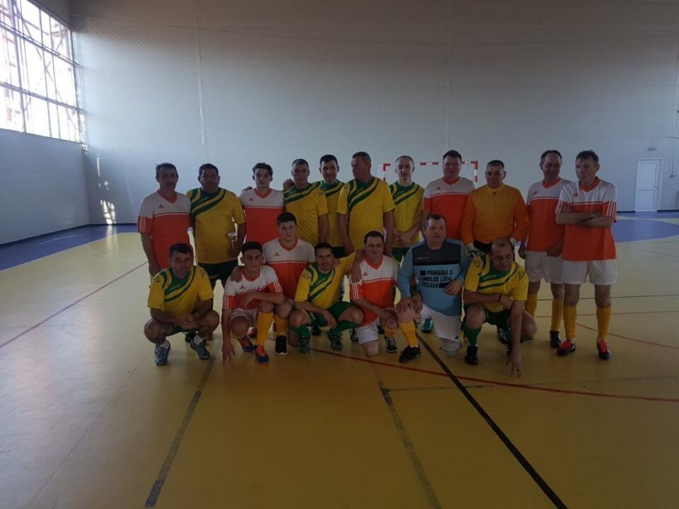 Fostele glorii sucevene au jucat un meci demonstrativ cu echipa de old-boys din Bosanci Fostele glorii sucevene au jucat un meci demonstrativ cu echipa de old-boys din Bosanci