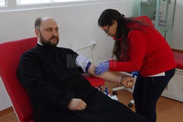 Preoți, studenți și motocicliști au fost ieri în prima linie a donatorilor de sânge, la Centrul de Transfuzii Suceava
