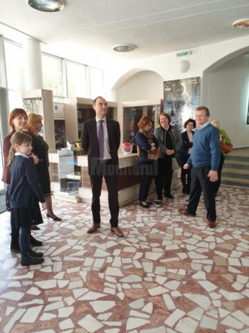 Expoziția interactivă „Povestea Ștrumfilor”, deschisă, ieri, la Observator, de diplomatul belgian Eric Poppe