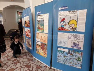 Expoziția interactivă „Povestea Ștrumfilor”, deschisă, ieri, la Observator, de diplomatul belgian Eric Poppe