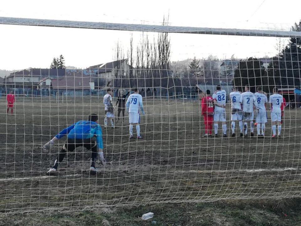 Câmpulungenii au străpuns de două ori apărarea celor de la Verești. Foto Andreea Ardeleanu Câmpulungenii au străpuns de două ori apărarea celor de la Verești. Foto Andreea Ardeleanu