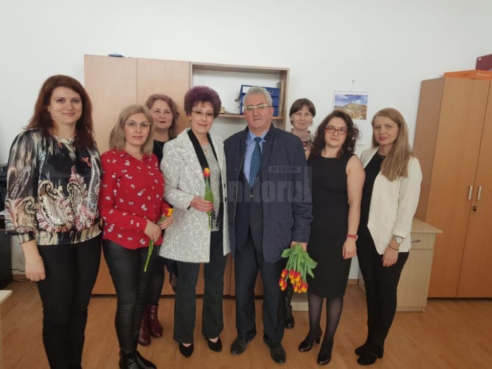 Mii de flori împărțite de primarul Sucevei doamnelor și domnișoarelor, de 8 Martie