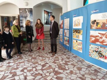 Expoziția interactivă „Povestea Ștrumfilor”, deschisă, ieri, la Observator, de diplomatul belgian Eric Poppe