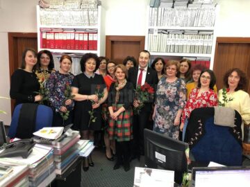 Viceprimarii Sucevei s-au întrecut în a oferi flori de 8 Martie