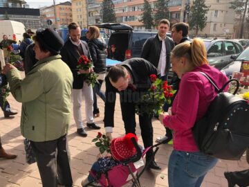 Viceprimarii Sucevei s-au întrecut în a oferi flori de 8 Martie