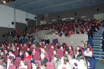Spectacol muzical-coregrafic susținut de elevi ai Școlii de Arte „Ion Irimescu” Suceava, la sala Cinema Modern