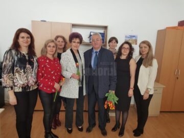 Mii de flori împărțite de primarul Sucevei doamnelor și domnișoarelor, de 8 Martie