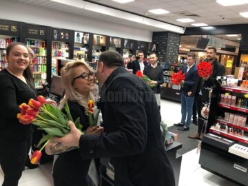 Viceprimarii Sucevei s-au întrecut în a oferi flori de 8 Martie