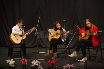 Spectacol muzical-coregrafic susținut de elevi ai Școlii de Arte „Ion Irimescu” Suceava