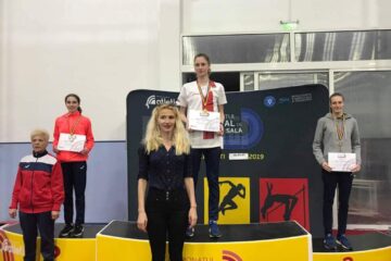 Atleta Maria Talida Sfarghiu (locul I) și antrenoarea Erzilia Țâmpău