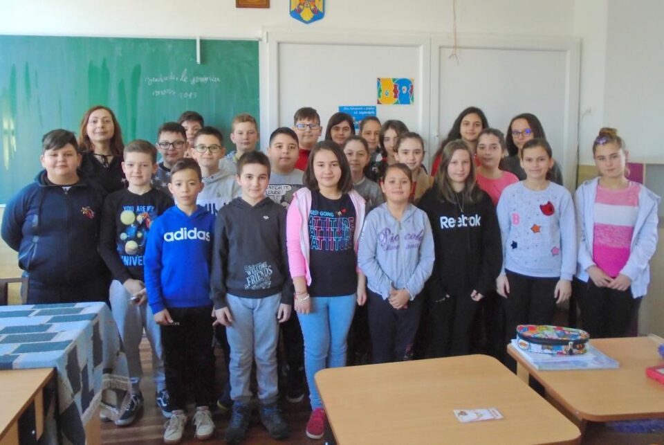 Premii pentru elevii Școlii Gimnaziale „Mihail Sadoveanu” din Fălticeni