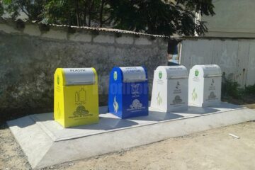 Punct de colectare a deșeurilor, cu containere îngropate