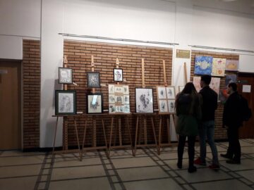 Expoziție de grafică și pictură realizată de studenți suceveni
