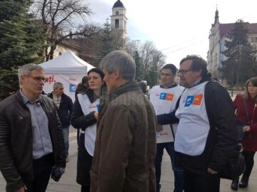 Dacian Cioloș a refuzat să fie primit cu aplauze de susținătorii din Suceava