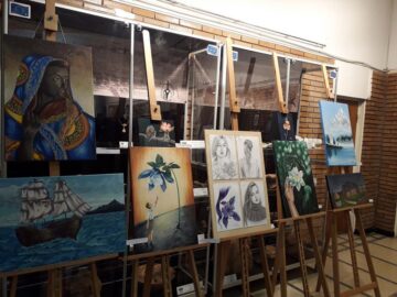 Expoziție de grafică și pictură realizată de studenți suceveni