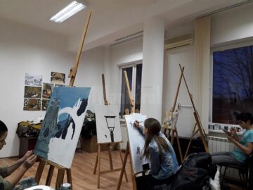 Expoziție de grafică și pictură realizată de studenți suceveni