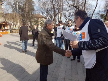 Dacian Cioloș a refuzat să fie primit cu aplauze de susținătorii din Suceava