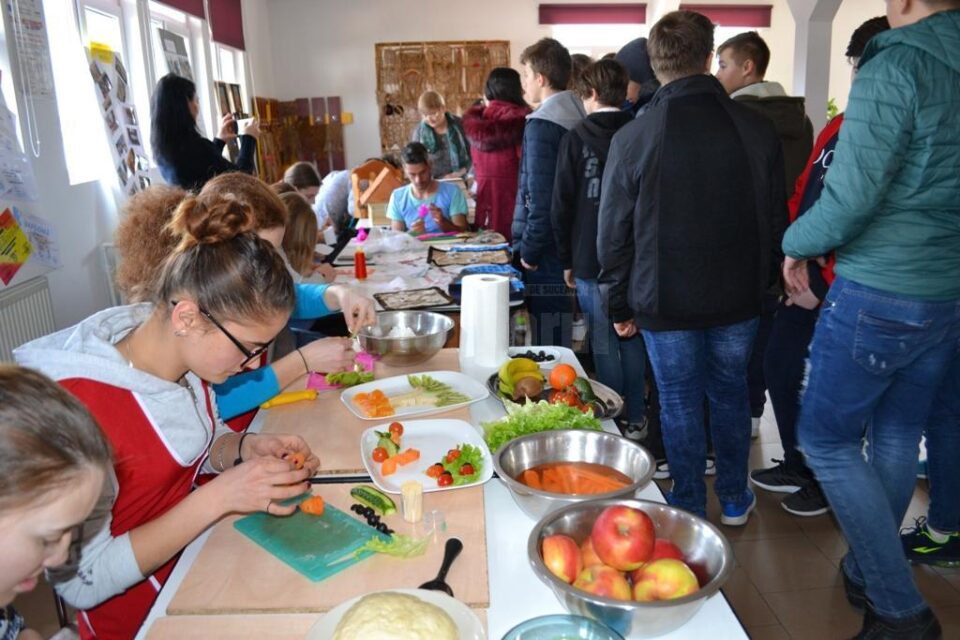”Săptămâna meseriilor”, la Centrul Școlar de Educație Incluzivă ”Sf. Andrei” din Gura Humorului
