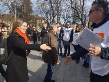 Dacian Cioloș a refuzat să fie primit cu aplauze de susținătorii din Suceava