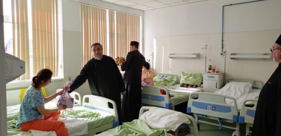 Daruri de 8 Martie pentru mamele internate la Maternitatea din Fălticeni
