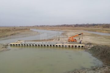 Podul provizoriu de peste râul Suceava, de la Verești