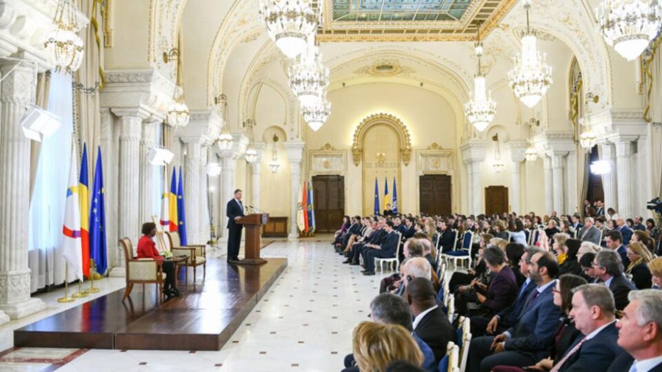 O elevă a Colegiului „Petru Rareș”, desemnată ambasador onorific al limbii franceze în România