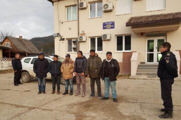 Șase cetățeni din Bangladesh care încercau să ajungă într-un stat din Spațiul Schengen, prinși de polițiștii de frontieră la Falcău