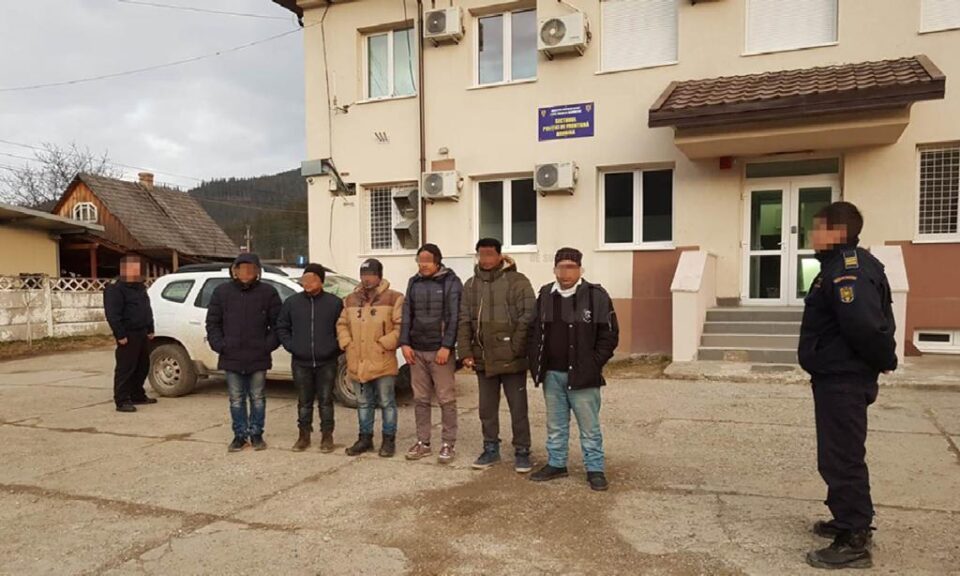 Șase cetățeni din Bangladesh care încercau să ajungă într-un stat din Spațiul Schengen, prinși de polițiștii de frontieră la Falcău