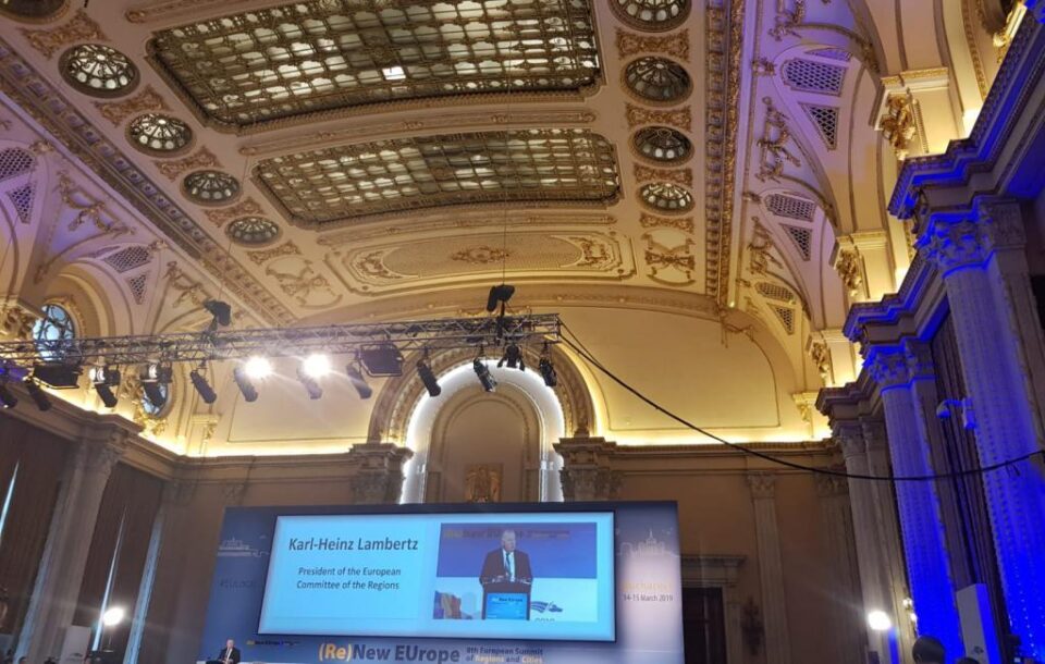 Alocarea de fonduri europene pentru parcări subterane și supraterane, solicitată de primarul Sucevei la Summitul European al Regiunilor și Orașelor